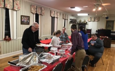 2019 Rogers Scholar John Buckle organized a holiday dinner for Leslie County residents