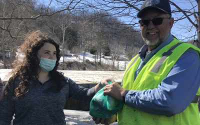 2020 Rogers Scholar Josalynn Bush provides food for workers after ice storm
