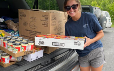 2020 Rogers Scholar Lauren Worley donates boxes of blessings to homeless
