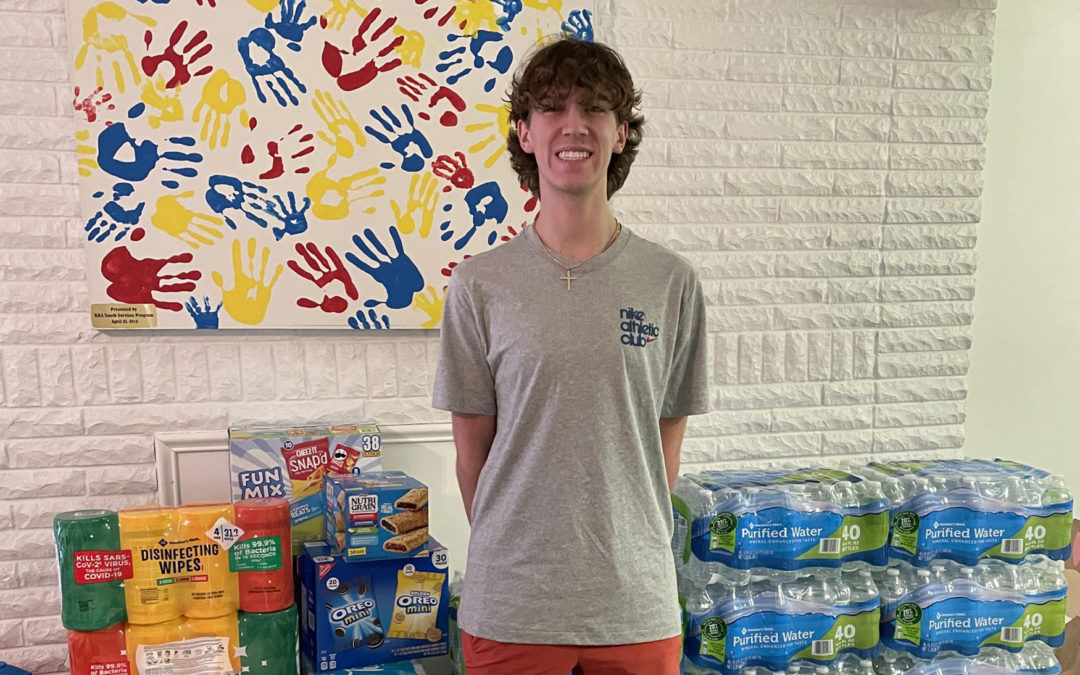 2021 Rogers Scholar Ben Garland delivers supplies to Russell County organization