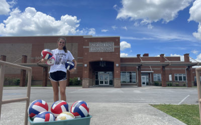 2021 Rogers Scholar Anna Farmer introduces fifth-grade students to volleyball