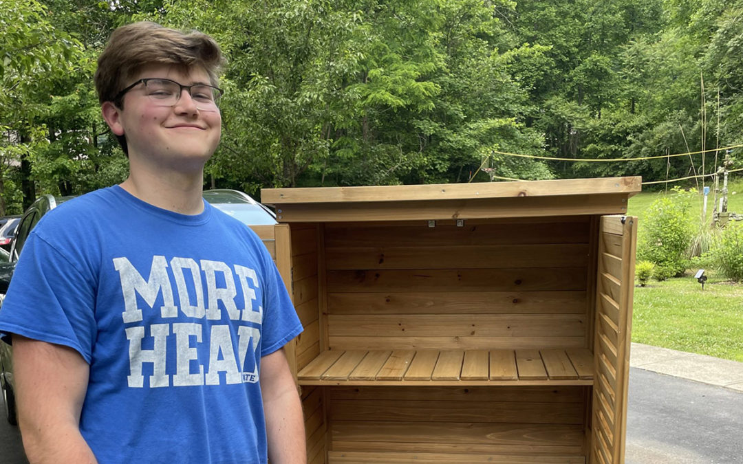 2021 Rogers Scholar Kaleb Triplett delivers donation cabinets to Eastern KY