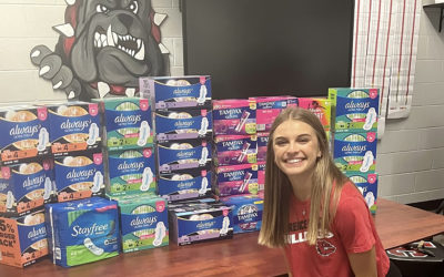 2022 Rogers Scholar Maggie Johnson donates personal hygiene items to students