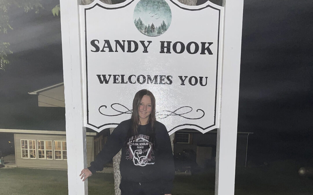 2022 Rogers Scholar Gracie Harper builds welcome sign for city of Sandy Hook
