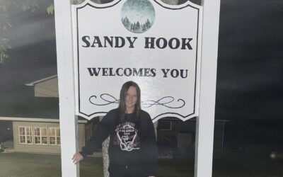 2022 Rogers Scholar Gracie Harper builds welcome sign for city of Sandy Hook