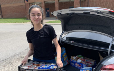 2022 Rogers Scholar Jennifer Nguyen organizes food drive for students