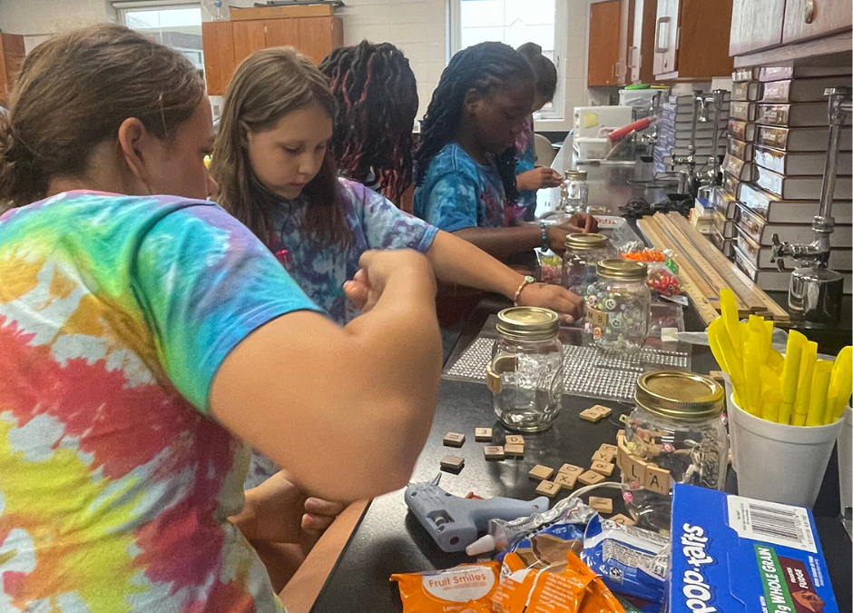 2022 Rogers Scholar Ella Bussell organizes Girls with Gifts Summer Camp