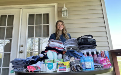 2022 Rogers Scholar Emersyn Elliott donates clothing to Carter Co. teens