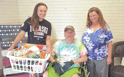 2022 Rogers Scholar Allie Elise Baird donates items to nursing home residents
