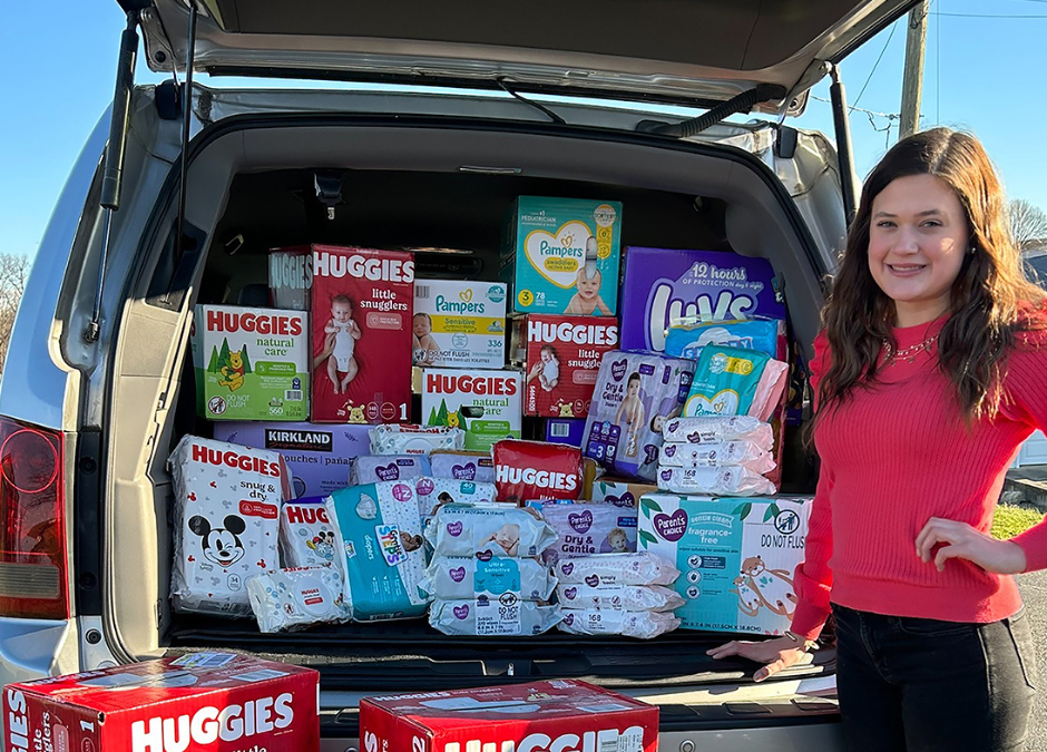 2022 Rogers Scholar Brooklyn Adams donates diapers and wipes