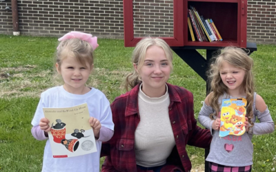 2022 Rogers Scholar Hope Smallwood provides library books for preschoolers