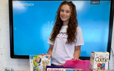 2022 Rogers Scholar Isabella Salyers provides toys and games to children